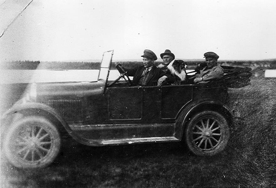Lainio 10 B.jpg - Eino Zakrisson i sin T-Ford, 1928.